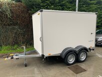 Dubbelas Gesloten aanhangwagen 304x151x180 cm MTM 2000Kg