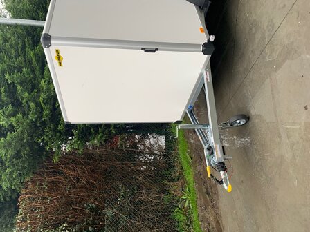 Dubbelas Gesloten aanhangwagen 304x151x180 cm MTM 2000Kg