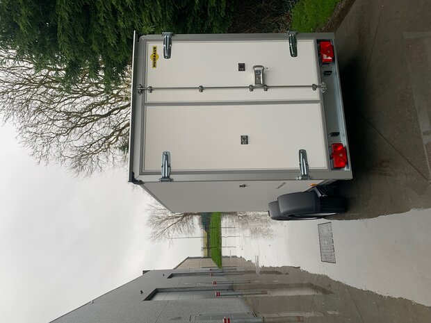 Dubbelas Gesloten aanhangwagen 304x151x180 cm MTM 2000Kg