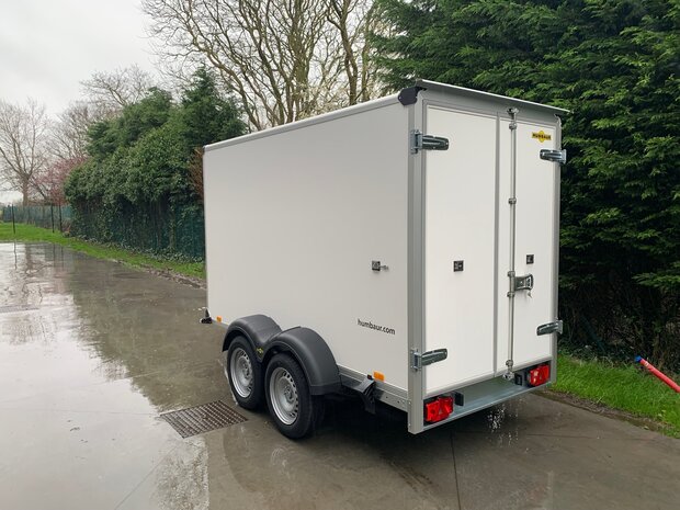 Dubbelas Gesloten aanhangwagen 304x151x180 cm MTM 2000Kg